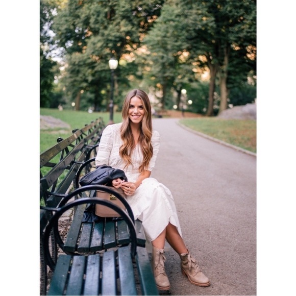 $399 Frye Sabrina 6G Lace Up Beige/Tan Suede/Leather Combat Moto Cute Ankle Boot - Picture 6 of 16